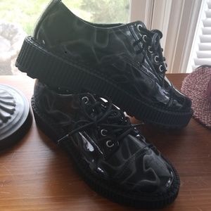 Katy Perry Black Patent Swirl Shoes